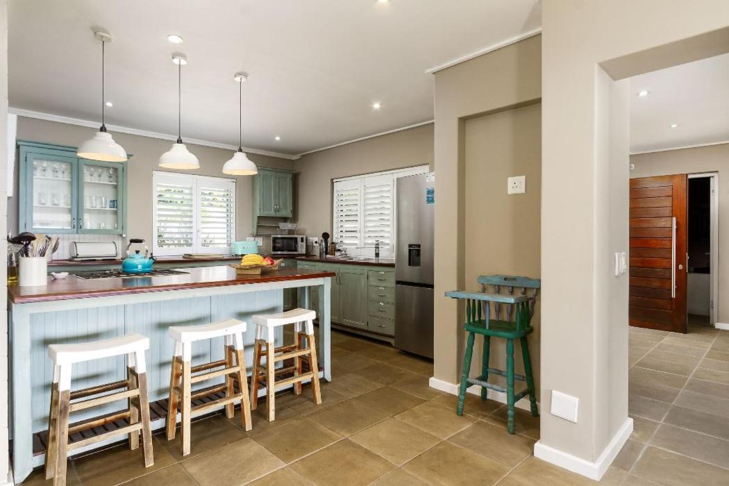 Villa Misty Cliffs Scarborough Bagian luar foto
