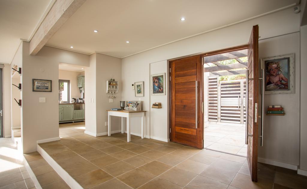 Villa Misty Cliffs Scarborough Bagian luar foto